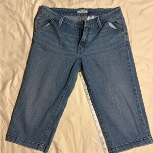 Vintage Levi's Women's Cropped Blue Jeans